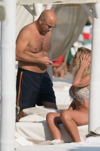 Valeria Marini Sexy - TheFappeningBlog.com 7.jpg