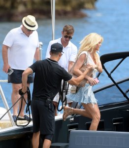 Victoria Silvstedt Upskirt - TheFappeningBlog.com 17.jpg