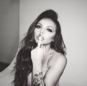 Jesy Nelson Cleavage - TheFappeningBlog.com 5.jpg