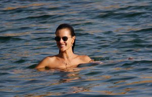 Alessandra Ambrosio - TheFappeningBlog.com 8.jpg