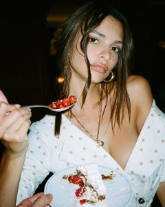 Emily Ratajkowski Sexy - TheFappeningBlog.com 7.jpg