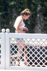 Amber-Heard-in-a-Bikini-9.jpg