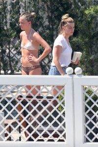 Amber-Heard-in-a-Bikini-12.jpg