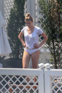 Amber-Heard-in-a-Bikini-26.jpg