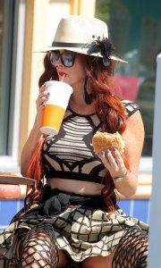 Phoebe-Price-Upskirt-17.jpg