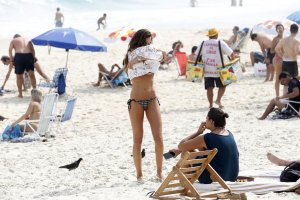 Izabel-Goulart-in-a-Bikini-14.jpg