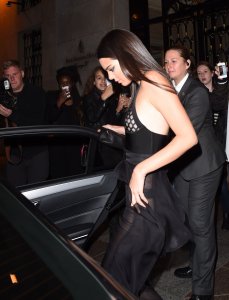 Kendall-Jenner-See-Through-42.jpg