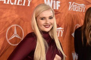 Abigail Breslin Underboob - TheFappeningBlog.com 7.jpg