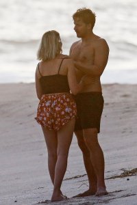 Margot Robbie Sexy - TheFappeningBlog.com 13.jpg