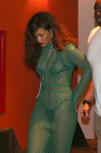Rihanna-Sexy-31.jpg