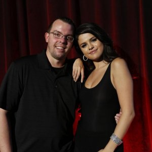 Selena-Gomez-Braless-5.jpg