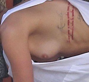 Amber Heard Nude Nip Slip - TheFappeningBlog.com 2.jpg