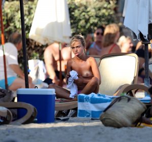 Lady Amelia Windsor Sexy & Topless - TheFappeningBlog.com 50.jpg