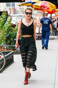 Amber Heard Braless - TheFappeningBlog.com 4.jpg