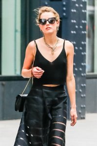 Amber Heard Braless - TheFappeningBlog.com 5.jpg