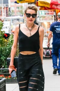 Amber Heard Braless - TheFappeningBlog.com 3.jpg