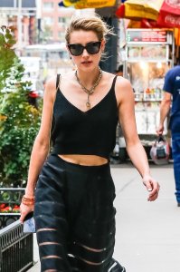 Amber Heard Braless - TheFappeningBlog.com 1.jpg