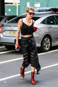 Amber Heard Braless - TheFappeningBlog.com 16.jpg