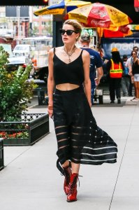 Amber Heard Braless - TheFappeningBlog.com 18.jpg