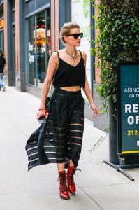 Amber Heard Braless - TheFappeningBlog.com 21.jpg