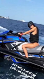 Emily Ratajkowski Sexy 9 thefappeningblog.com.jpg