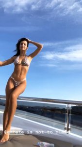 Emily Ratajkowski Sexy 14 thefappeningblog.com.jpg