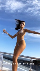 Emily Ratajkowski Sexy 15 thefappeningblog.com.jpg