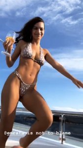 Emily Ratajkowski Sexy 17 thefappeningblog.com.jpg