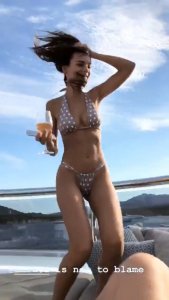 Emily Ratajkowski Sexy 20 thefappeningblog.com.jpg