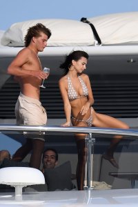 Emily Ratajkowski Sexy Paps - TheFappeningBlog.com 5.jpg