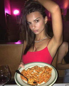 Emily Ratajkowski - TheFappeningBlog.com 5.jpg