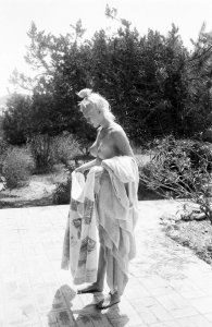 Becca Hiller Nude - TheFappeningBlog.com 1.jpg