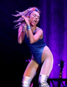 Miley-Cyrus-Sexy-8.jpg