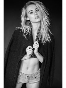 Amber Davis Nude & Sexy - TheFappeningBlog.com 15.jpg