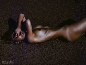 Marisa-Papen-Naked-6.jpg