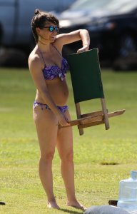Evangeline-Lilly-in-a-Bikini-5.jpg