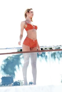 Candice-Swanepoel-Sexy-36.jpg