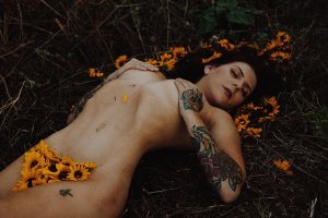 Britt Von Bossy Nude - TheFappeningBlog.com 5.jpg