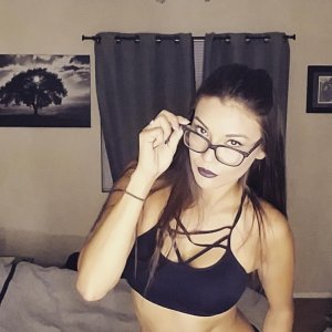 Averey Tressler Nude & Sexy - TheFappeningBlog.com 53.jpg