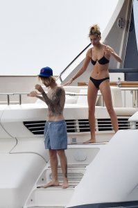 Hailey Baldwin - TheFappeningBlog.com 19.jpg