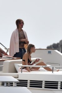 Hailey Baldwin - TheFappeningBlog.com 40.jpg