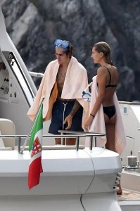 Hailey Baldwin - TheFappeningBlog.com 31.jpg