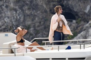 Hailey Baldwin - TheFappeningBlog.com 36.jpg