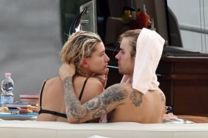 Hailey Baldwin - TheFappeningBlog.com 10.jpg