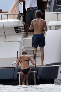 Hailey Baldwin - TheFappeningBlog.com 23.jpg