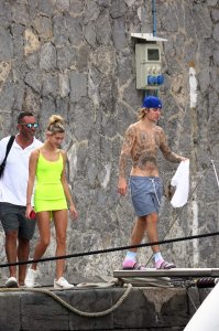 Hailey Baldwin - TheFappeningBlog.com 72.jpg