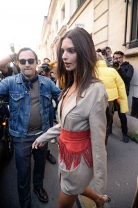 Emily Ratajkowski Sexy - TheFappeningBlog.com 2.jpg