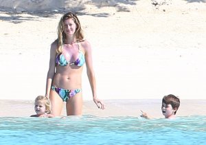 Gisele-Bundchen-Bikini-23.jpg