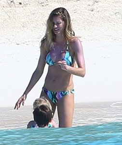 Gisele-Bundchen-Bikini-26.jpg