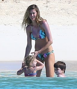 Gisele-Bundchen-Bikini-28.jpg